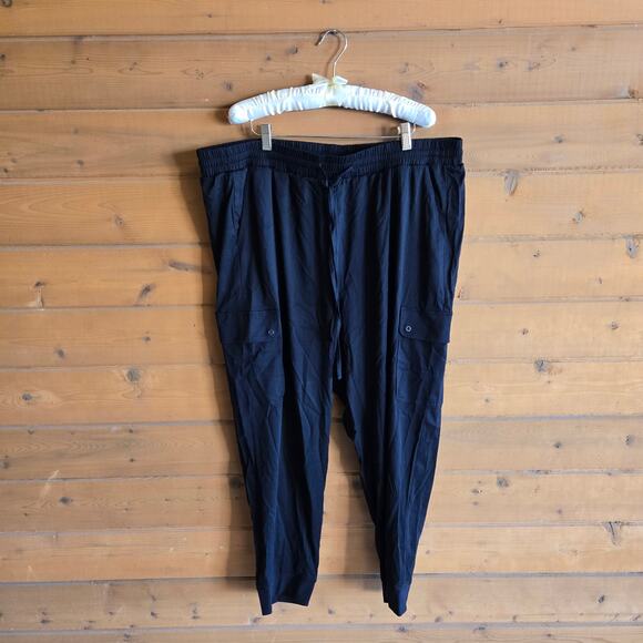 Torrid Pull-On Jogger Cargo High Rise Pant Black 3R Elastic Tie Waist Pocket - Picture 2 of 7